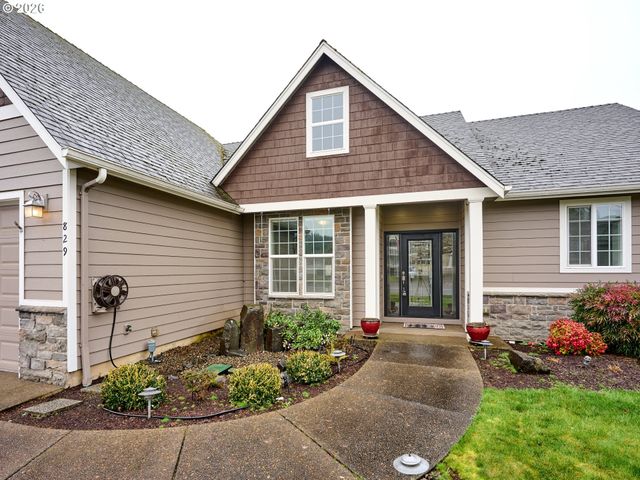 829 PIONEER Dr, Silverton, OR 97381