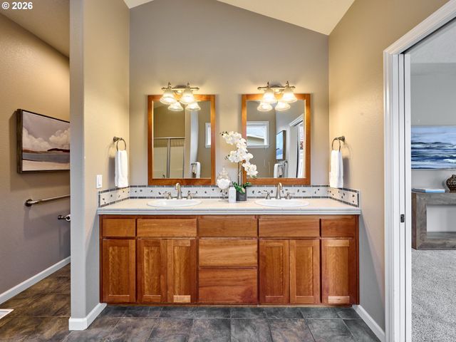 829 PIONEER Dr, Silverton, OR 97381