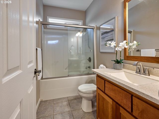 829 PIONEER Dr, Silverton, OR 97381