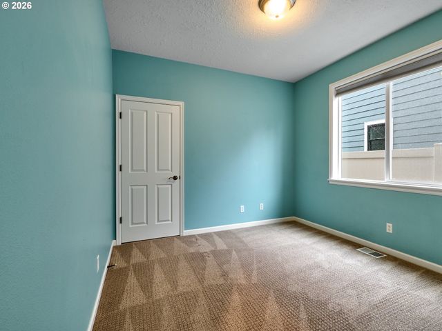 829 PIONEER Dr, Silverton, OR 97381