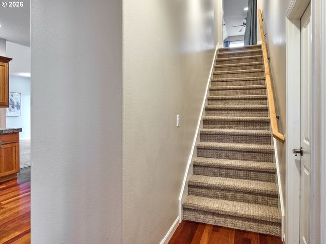 829 PIONEER Dr, Silverton, OR 97381