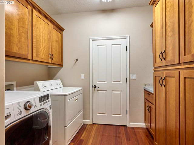 829 PIONEER Dr, Silverton, OR 97381