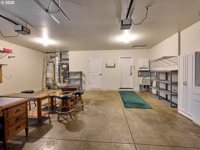 829 PIONEER Dr, Silverton, OR 97381