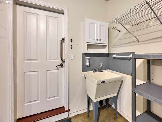 829 PIONEER Dr, Silverton, OR 97381