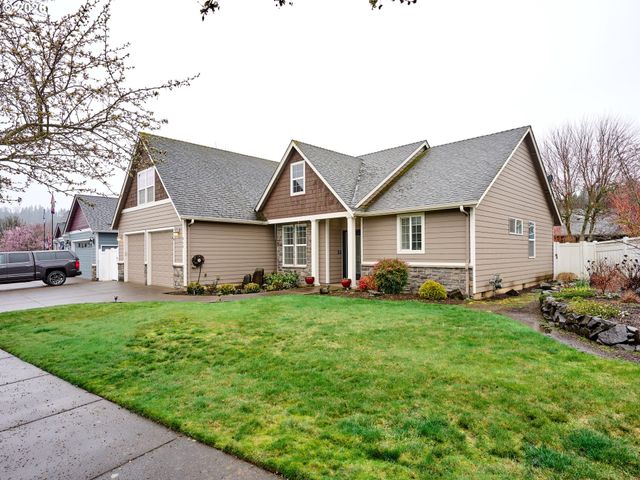 829 PIONEER Dr, Silverton, OR 97381
