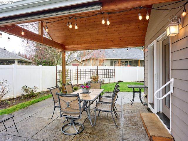 829 PIONEER Dr, Silverton, OR 97381