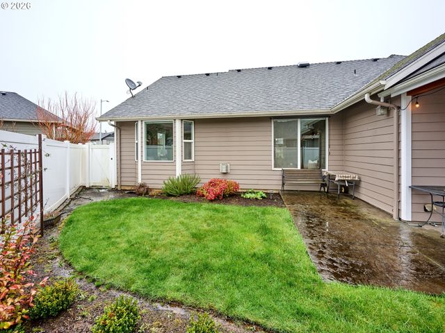 829 PIONEER Dr, Silverton, OR 97381