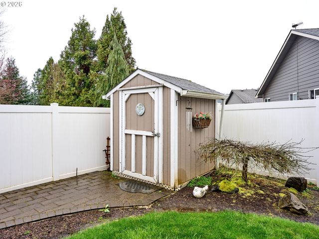 829 PIONEER Dr, Silverton, OR 97381