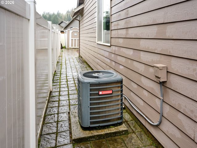 829 PIONEER Dr, Silverton, OR 97381