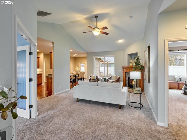 829 PIONEER Dr, Silverton, OR 97381