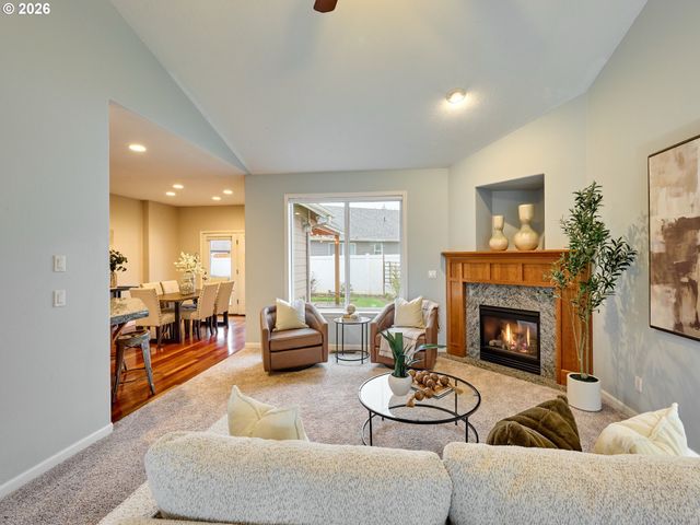 829 PIONEER Dr, Silverton, OR 97381