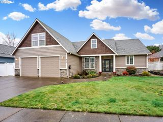 829 PIONEER Dr, Silverton, OR 97381