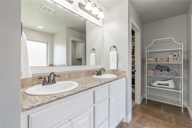 4933 Champlain Place, Edmond, OK 73025