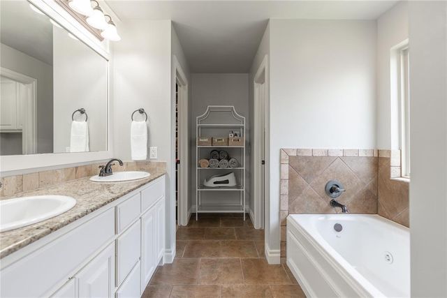 4933 Champlain Place, Edmond, OK 73025