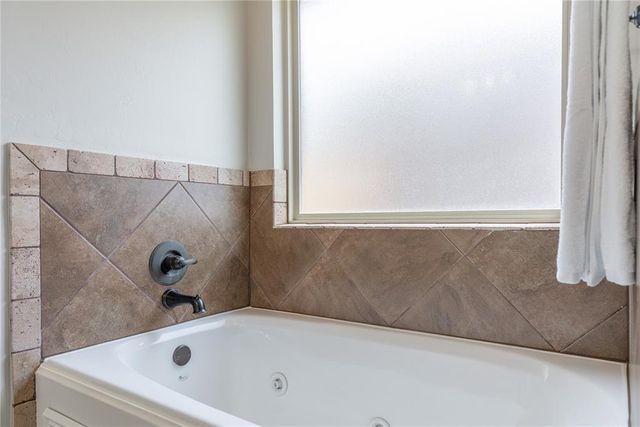 4933 Champlain Place, Edmond, OK 73025