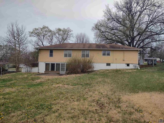 934 Oxford Dr, Emporia, KS 66801