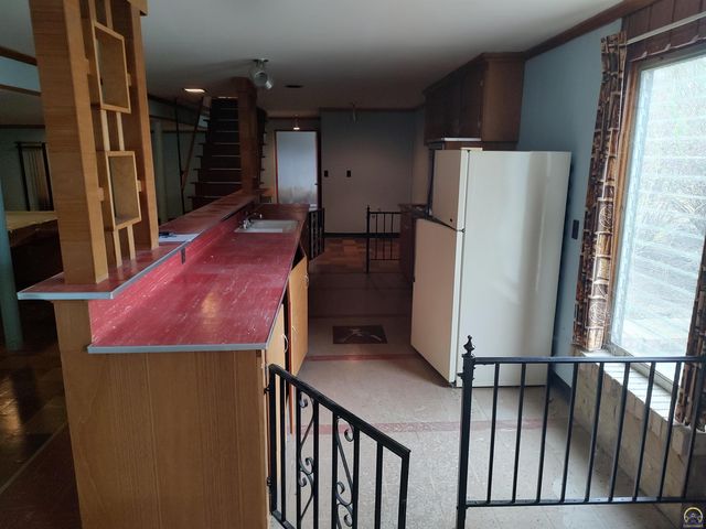 934 Oxford Dr, Emporia, KS 66801