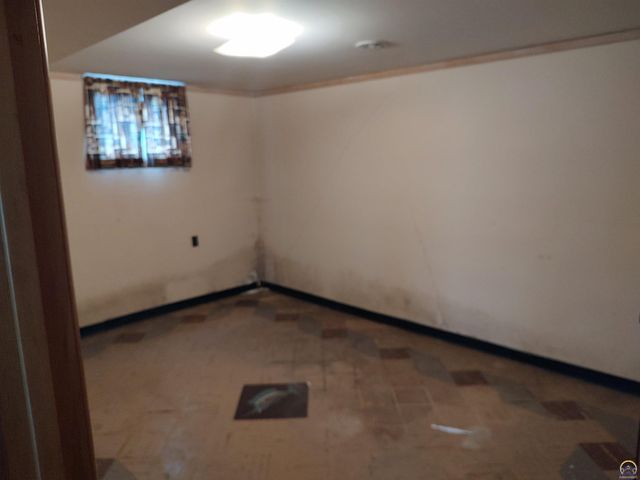 934 Oxford Dr, Emporia, KS 66801