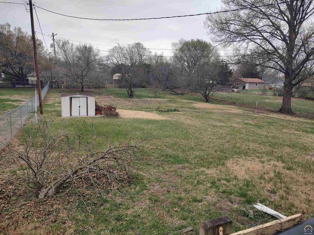 934 Oxford Dr, Emporia, KS 66801