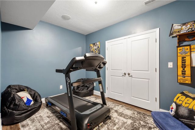 1272 McEwen Rd, Cecil, PA 15317