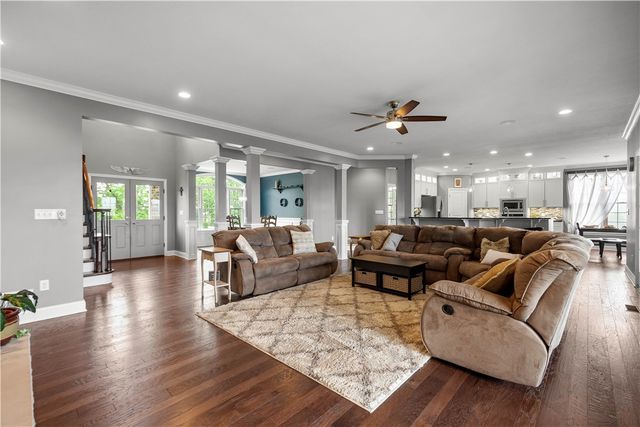 1272 McEwen Rd, Cecil, PA 15317