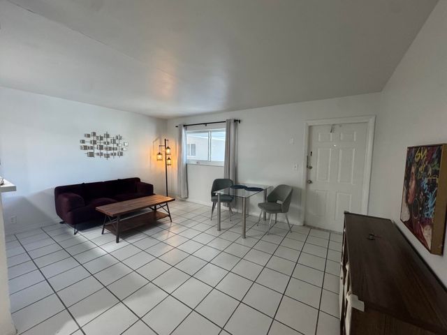 811 SE 16TH Street 206, Fort Lauderdale, FL 33316