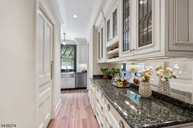230 Springfield Ave, Summit City, NJ 07901