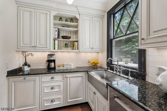 230 Springfield Ave, Summit City, NJ 07901
