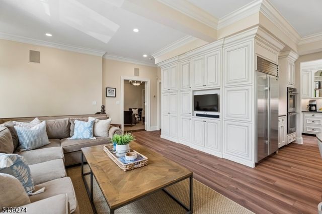 230 Springfield Ave, Summit City, NJ 07901
