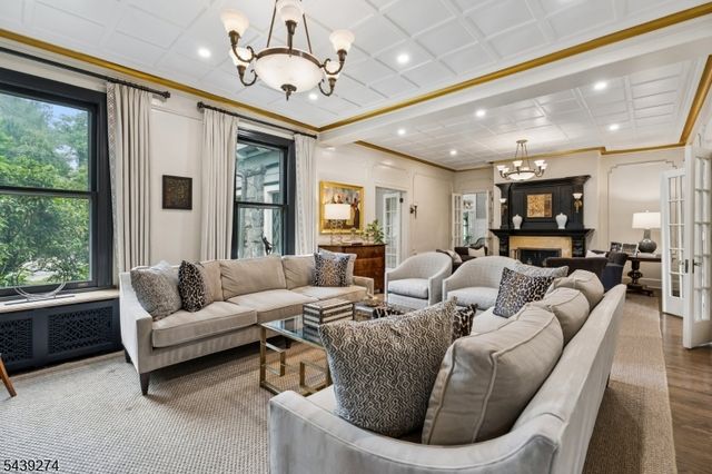230 Springfield Ave, Summit City, NJ 07901