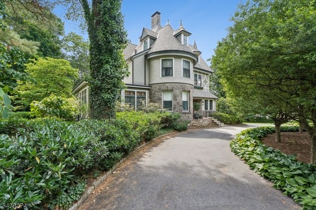 230 Springfield Ave, Summit City, NJ 07901