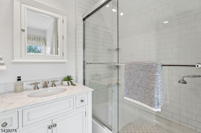 230 Springfield Ave, Summit City, NJ 07901