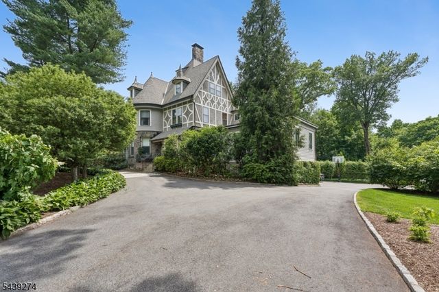 230 Springfield Ave, Summit City, NJ 07901