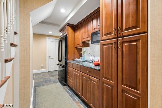 230 Springfield Ave, Summit City, NJ 07901
