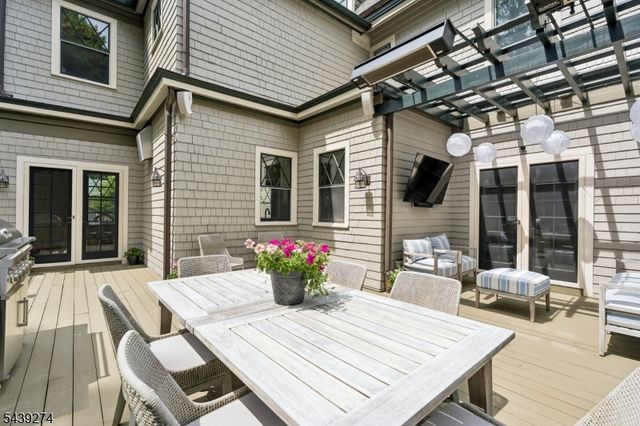 230 Springfield Ave, Summit City, NJ 07901