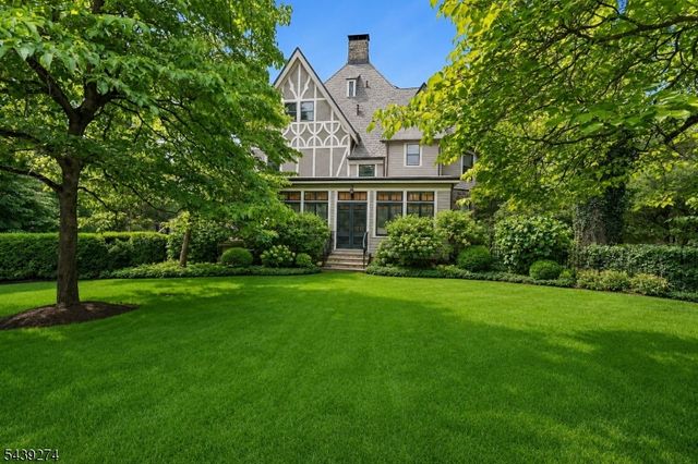 230 Springfield Ave, Summit City, NJ 07901