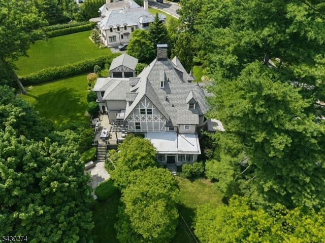 230 Springfield Ave, Summit City, NJ 07901