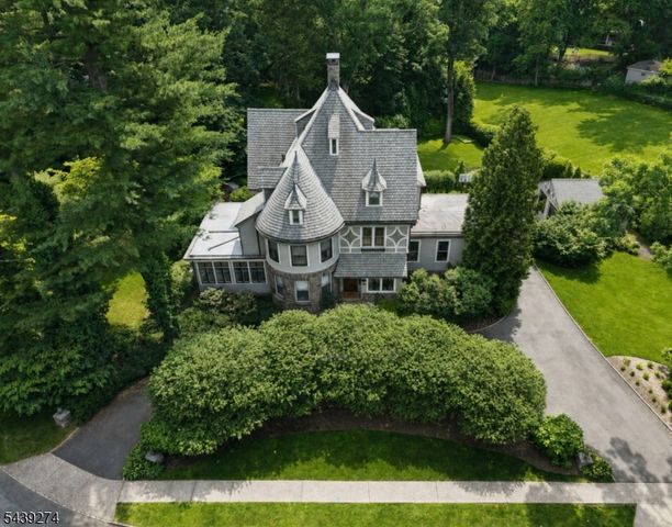 230 Springfield Ave, Summit City, NJ 07901