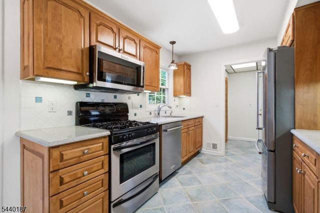 64 Fleetwood Dr, Rockaway Twp., NJ 07866