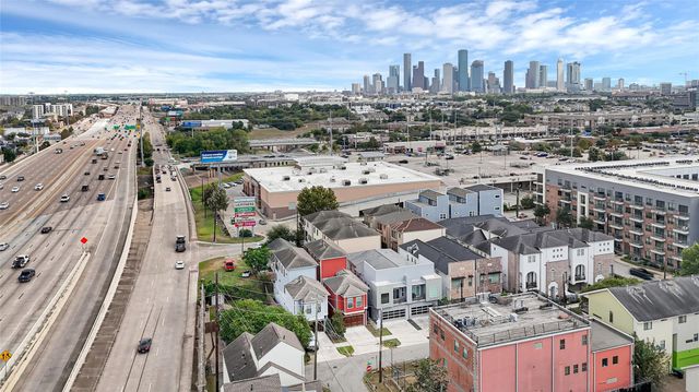 1610 E Bonner Street A, Houston, TX 77007