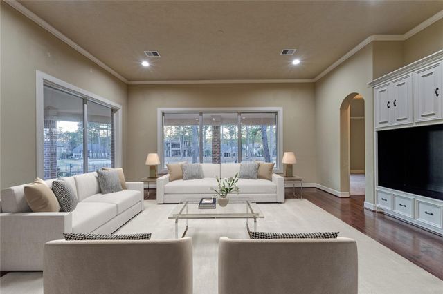 196 W Pines Drive, Montgomery, TX 77356