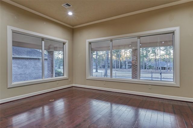 196 W Pines Drive, Montgomery, TX 77356