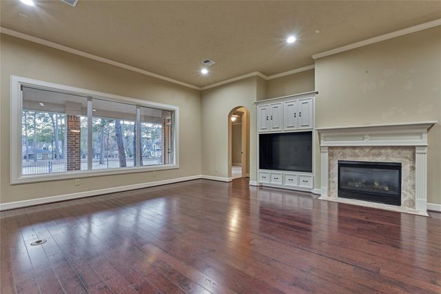 196 W Pines Drive, Montgomery, TX 77356