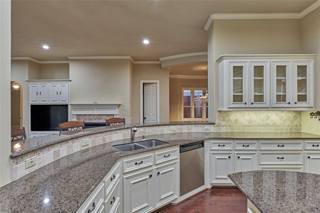 196 W Pines Drive, Montgomery, TX 77356