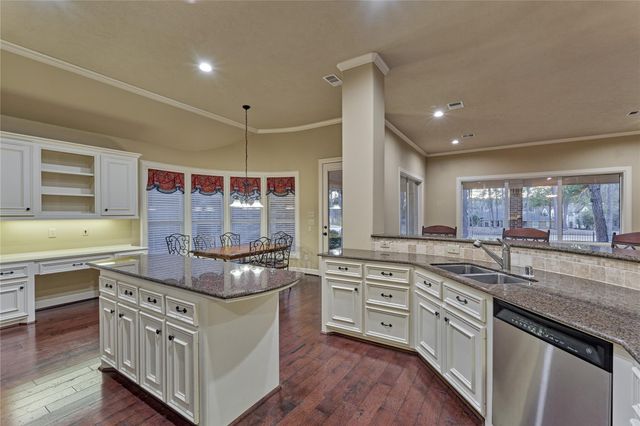 196 W Pines Drive, Montgomery, TX 77356