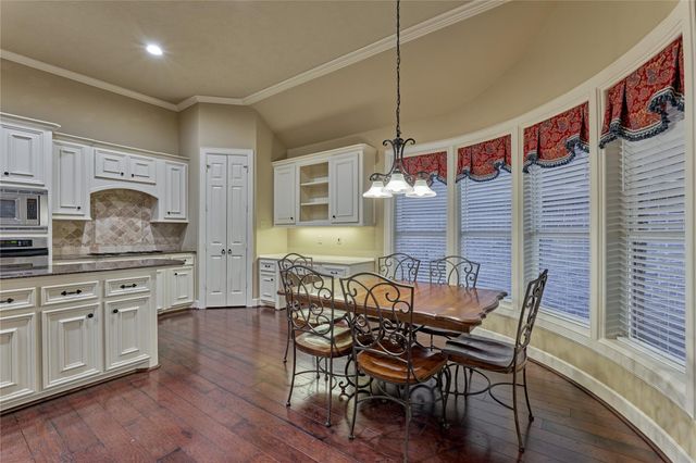 196 W Pines Drive, Montgomery, TX 77356