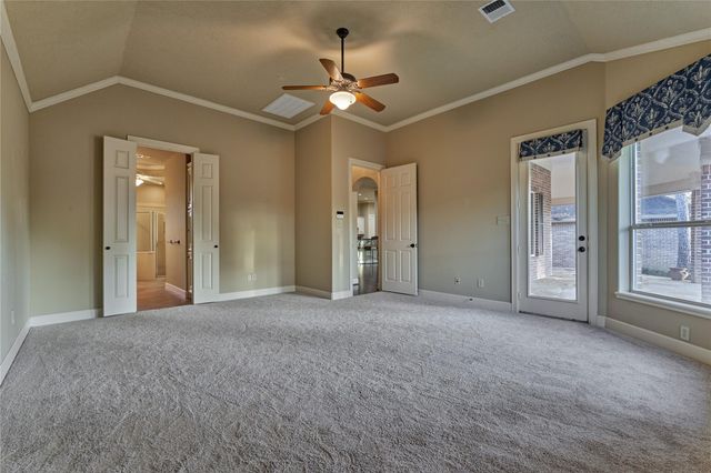 196 W Pines Drive, Montgomery, TX 77356