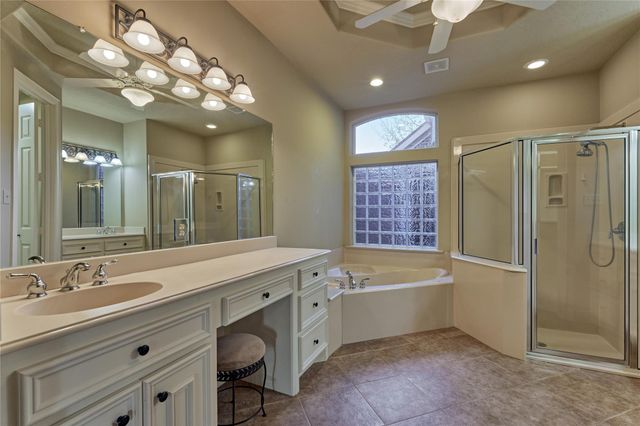 196 W Pines Drive, Montgomery, TX 77356