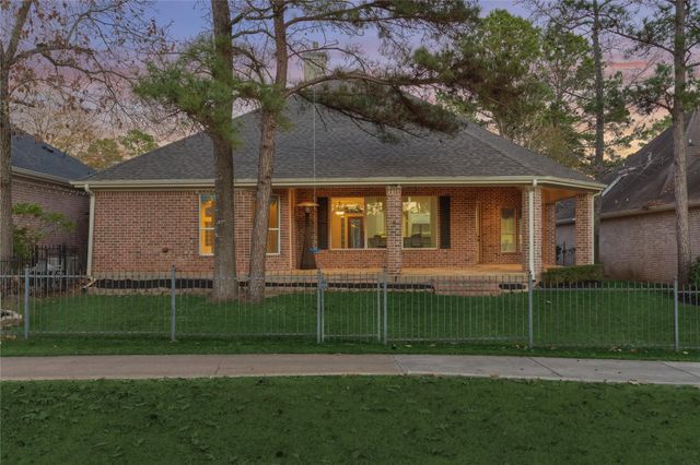 196 W Pines Drive, Montgomery, TX 77356