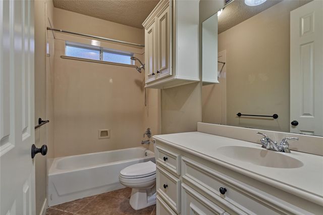 196 W Pines Drive, Montgomery, TX 77356